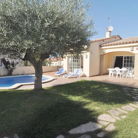 Casa Espaciosa Con Jardin Y Piscina Privada En L'escala - Hisp-7-82